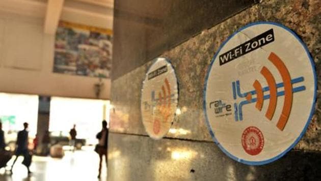 The city is likely to get 1,000 WiFi hotspots this year, in addition to the five currently operational — MG Road, Sector 29, Sirhaul village, Sadar Bazar and Gurugram railway station.(HT File Photo)