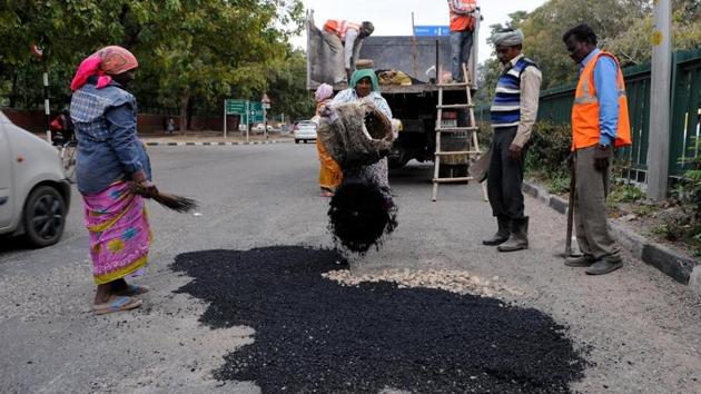 The entire stretch from Transport Chowk to PGI Chowk is riddled with patches.(HT Photo)