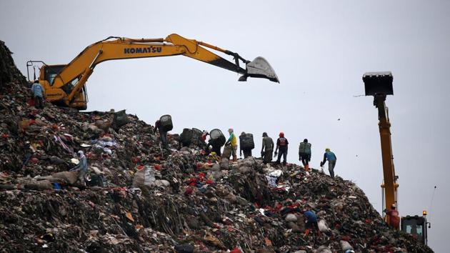 A group of scavengers search for items and plastics to sell for recycling at Bantar Gebang landfill in Bekasi, West Java province, Indonesia. (Willy Kurniawan / REUTERS) 