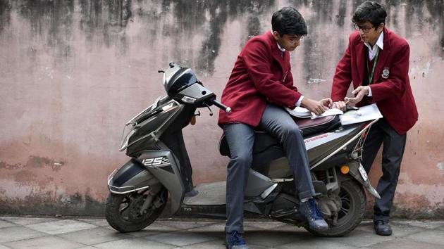 Students seen doing their last-minute revision ahead of the Physics exam for 12th standard Central Board of Secondary Education (CBSE) board, at Mandi House, in New Delhi. (Biplov Bhuyan / HT Photo) Students seen doing their last-minute revision ahead of the Physics exam for 12th standard Central Board of Secondary Education (CBSE) board, at Mandi House, in New Delhi. (Biplov Bhuyan / HT Photo)
