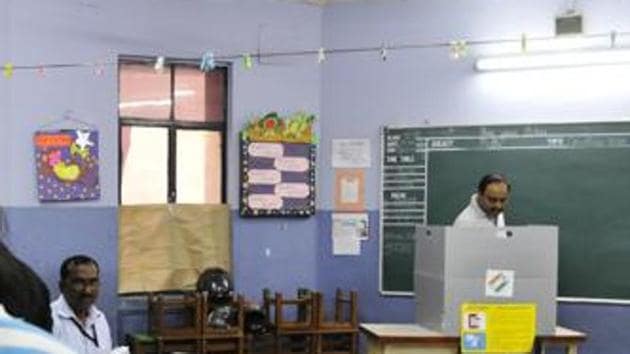 Voters turn up at polling booths to cast their votes(Hindustan Times File)