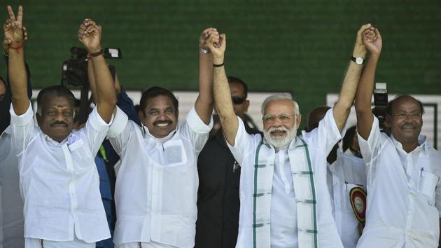 Prime Minister Naredra Modi, Tamil Nadu Chief Minister K Palaniswami, DyCM O Panneerselvam and PMK founder Ramadoss join hands during a public rally of the BJP-AIADMK-PMK alliance in Chennai.(AP)