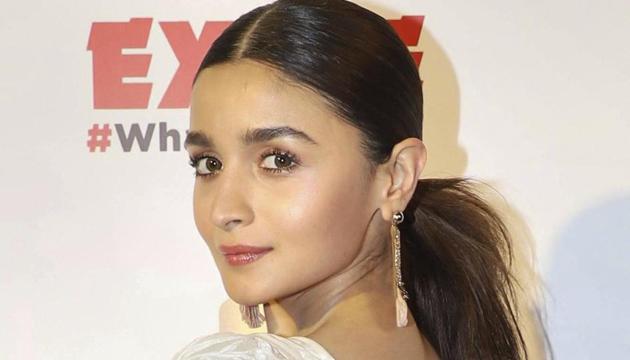 Alia Bhatt poses for a photograph during the Women of Worth Awards 2019, in Mumbai, Wednesday, March 06, 2019.(PTI)