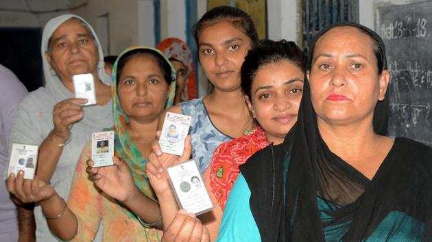 Voters queue up to vote during Zila Parishad panchayat poll in Punjab’s Zirakpur in September 2018.(HT file photo)