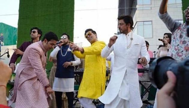 Shah Rukh Khan, Ranbir Kapoor and Karan Johar dancing with Akash Ambani at his wedding.