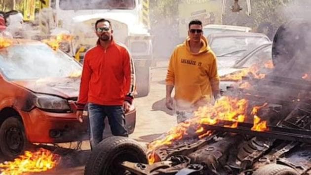 Akshay Kumar shared a new picture with Rohit Shetty on Twitter.(Twitter)