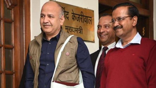 Delhi chief Minister Arvind Kejriwal along with Deputy chief minister Manish Sisodia arriving Delhi Assembly(HT File)