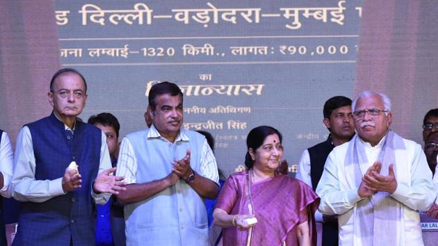 External Affairs Minister Sushma Swaraj, Finance Minister Arun Jaitley and Transport Minister Minister Nitin Gadkari with Haryana CM Manohar Lal Khattar lay foundation stone of Dwarka Expressway. (Vipin Kumar/HT PHOTO) External Affairs Minister Sushma Swaraj, Finance Minister Arun Jaitley and Transport Minister Minister Nitin Gadkari with Haryana CM Manohar Lal Khattar lay foundation stone of Dwarka Expressway. (Vipin Kumar/HT PHOTO)