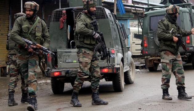 Army soliders near an encounter site in Kashmir Valley. (ANI) Army soliders near an encounter site in Kashmir Valley. (ANI)