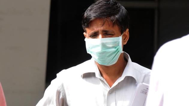 Doctors said the rising and falling temperatures also lower the immunity. (HT File Photo) Doctors said the rising and falling temperatures also lower the immunity. (HT File Photo)