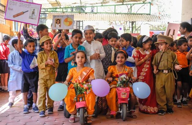 Primary school children seen rallying in support of their party leader.  (Sanket Wankhade/HT PHOTO) 