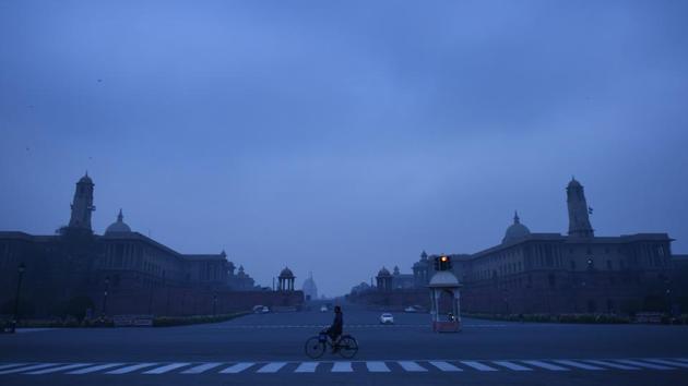 Pleasant weather conditions prevailed in the national capital on Saturday, with the maximum temperature settling at 26.5 degrees Celsius, two notches below the season’s average.(Sanchit Khanna/HT File PHOTO)