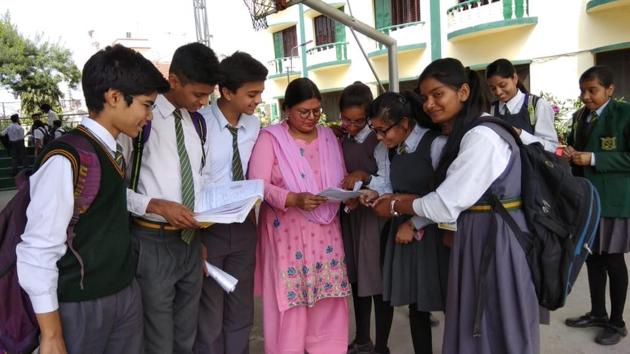 ICSE Class 10th Geography paper Analysis : Students of St Teresa’s College, Aashiana in Lucknow discussing their geography question paper with their teacher after the examination on Monday.(Rajeev Mullick/HT photo) ICSE Class 10th Geography paper Analysis : Students of St Teresa’s College, Aashiana in Lucknow discussing their geography question paper with their teacher after the examination on Monday.(Rajeev Mullick/HT photo)
