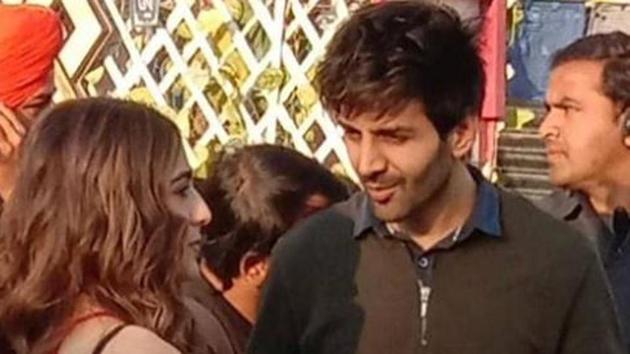 Sara Ali Khan and Kartik Aaryan on the sets of Love Aaj Kal 2.(Instagram)