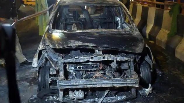 The car that caught fire, resulting the death of three persons, near Akshardham Mandir flyover. (Sushil Kumar/HT PHOTO) The car that caught fire, resulting the death of three persons, near Akshardham Mandir flyover. (Sushil Kumar/HT PHOTO)