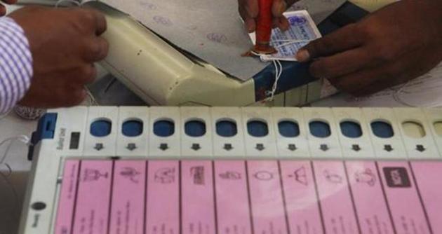 Election Commission staff seals Electronic Voting Machines (EVMs).(HT File Photo)