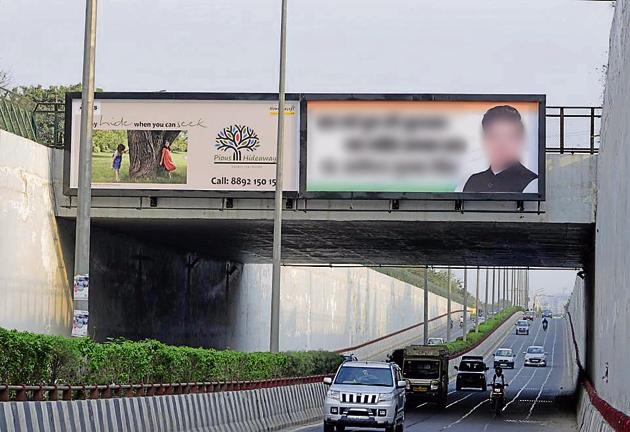 The Noida authority on Monday said it has decided to file an FIR and impose <span class='webrupee'>₹</span>1 lakh fine on those who put up political hoardings, banners or posters across the city in violation of the model code of conduct.(Sunil Ghosh/HT Photo)