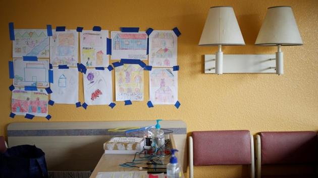 Migrant children’s drawings seen in the motel room. Facing an influx of families and legal limits on the time minors can be held, US Immigration and Customs Enforcement (ICE) has began releasing large groups to Arizona charities and churches in October, ICE spokeswoman Yasmeen O’Keefe said. (Nicole Neri / REUTERS)