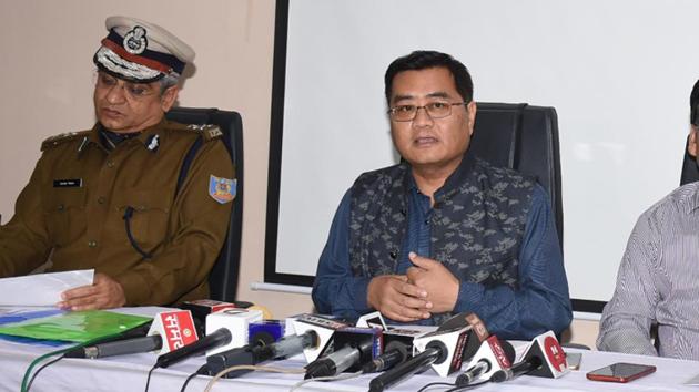 Jharkhand Chief electoral officer (CEO) L Khiyangate ( centre)along with other officials addressing a press conference in Ranchi, India, on Sunday (HT) Jharkhand Chief electoral officer (CEO) L Khiyangate ( centre)along with other officials addressing a press conference in Ranchi, India, on Sunday (HT)