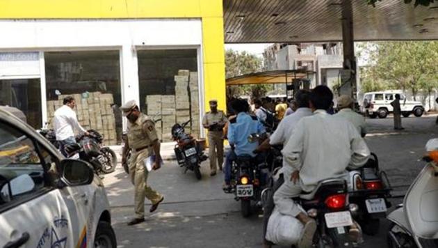 A 53-year-old woman who was waiting on a roadside in Delhi’s Janakpuri area was dragged by two men on their bike as she tried to stop them from snatching her purse. (Photo by Rahul Raut/HT PHOTO) Representative Image (HT Photo) A 53-year-old woman who was waiting on a roadside in Delhi’s Janakpuri area was dragged by two men on their bike as she tried to stop them from snatching her purse. (Photo by Rahul Raut/HT PHOTO) Representative Image (HT Photo)