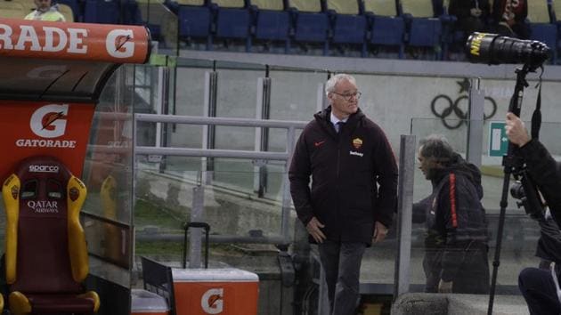 New Roma coach Claudio Ranieri enters the field prior to an Italian Serie A soccer match between Roma and Empoli, at the Olympic stadium in Rome, Monday, March 11, 2019(AP)