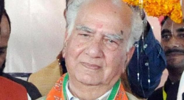 Senior BJP leader and Lok Sabha MP from Kangra, Shanta Kumar , says he now wants someone else to contest from the constituency in Lok Sabha Elections 2019.(HT File Photo)