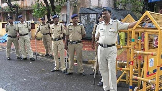 The Mumbai police have geared up for the Lok Sabha elections to be held in April with a series of preventive actions and externed 85 people across the city in last two weeks(HT File Photo) The Mumbai police have geared up for the Lok Sabha elections to be held in April with a series of preventive actions and externed 85 people across the city in last two weeks(HT File Photo)