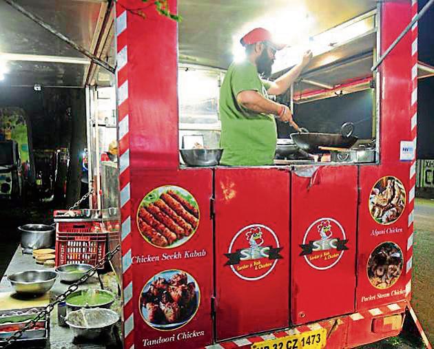Jaspreet Singh, a hotel management graduate, runs a food van in Aliganj area and even employs two helpers.(Deepak Gupta/HT Photo) Jaspreet Singh, a hotel management graduate, runs a food van in Aliganj area and even employs two helpers.(Deepak Gupta/HT Photo)
