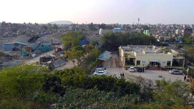 The Capital generates around 6,800 tonnes per day of construction debris and only 2,650 tonnes, or less than 40%, is scientifically disposed of. “The rest is casually dumped in landfills, where the dry C&D debris mixes with organic/green waste and increases in volume. Otherwise, it’s thrown in the drains, choking their flow,” said Swati Singh Sambyal, programme manager, Centre for Science and Environment. (Amal KS / HT Photo) The Capital generates around 6,800 tonnes per day of construction debris and only 2,650 tonnes, or less than 40%, is scientifically disposed of. “The rest is casually dumped in landfills, where the dry C&D debris mixes with organic/green waste and increases in volume. Otherwise, it’s thrown in the drains, choking their flow,” said Swati Singh Sambyal, programme manager, Centre for Science and Environment. (Amal KS / HT Photo)