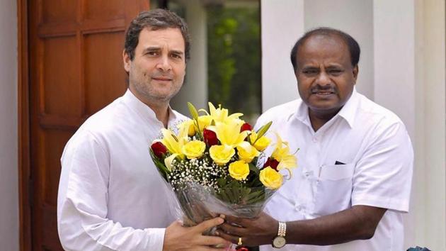 Karnataka Chief Minister HD Kumaraswamy with Congress President Rahul Gandhi in this file photo.(PTI) Karnataka Chief Minister HD Kumaraswamy with Congress President Rahul Gandhi in this file photo.(PTI)
