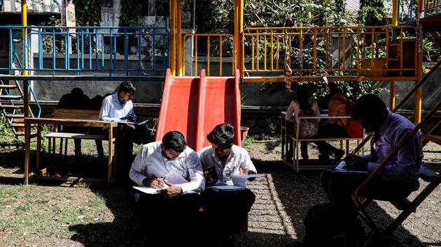 Job seekers registrer during a job fair in Chinchwad. The IT industry had long been seen as a gateway to the middle class in India, but a move to robotics and artificial intelligence has replaced some positions. The business process outsourcing industry – seen as a stable provider of “offshore” jobs – added the least number of employees in seven years in 2017-18 (April-March), according to the trade body Nasscom. (Danish Siddiqui / REUTERS) Job seekers registrer during a job fair in Chinchwad. The IT industry had long been seen as a gateway to the middle class in India, but a move to robotics and artificial intelligence has replaced some positions. The business process outsourcing industry – seen as a stable provider of “offshore” jobs – added the least number of employees in seven years in 2017-18 (April-March), according to the trade body Nasscom. (Danish Siddiqui / REUTERS)
