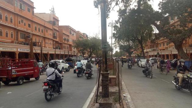 Roads in Jaipur’s Kishanpole market lack marking for non-motorised vehicles.