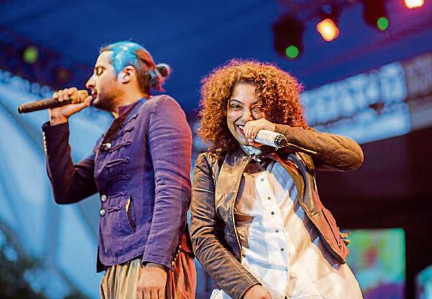 The three-day festival will see Punjabi folk artists Hari and Sukhmani (above) croon folk songs to contemporary beats. Baul music artiste Parvathy Baul will also perform at the three-day event.(HT File Photo)