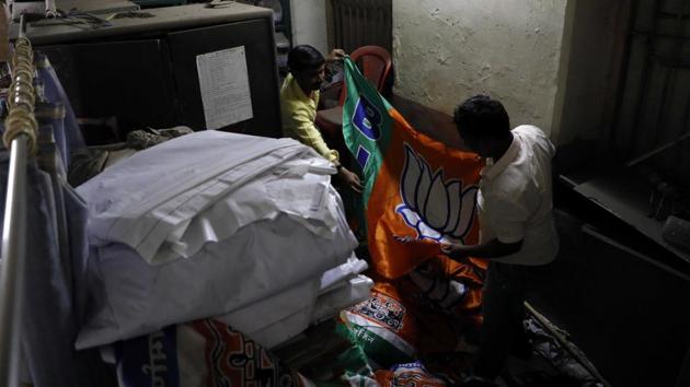 The code comes into force as soon as the EC announces the poll schedule and remains operational until the process is concluded, as provided in the notification. It is also applicable to a ‘caretaker’ government on the premature dissolution of a state assembly. (RAHUL RAUT/HT PHOTO) 
