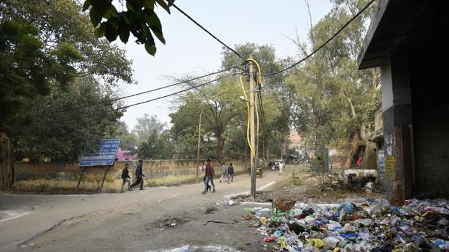 The SDMC’s rank had dropped 106 positions, falling to 138 in the nationwide cleanliness survey conducted by the union Ministry of Housing and Urban Affairs (MoHUA), this year.(HT File / Representative Photo)