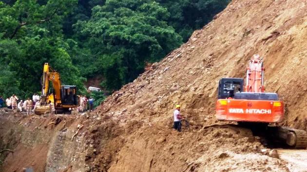 Work will be affected between Chamba and Kandisaur on the Rishikesh-Gangotri Highway.(HT File / Photo used for representational purpose only) Work will be affected between Chamba and Kandisaur on the Rishikesh-Gangotri Highway.(HT File / Photo used for representational purpose only)