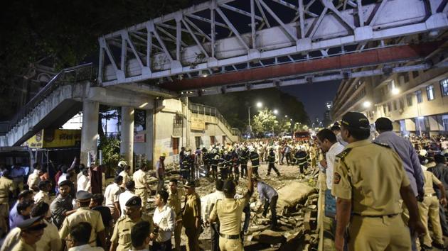 Maharashtra Chief Minister Devendra Fadnavis has set a Friday evening deadline for the authorities to find what led to collapse of a foot-over bridge in Mumbai yesterday. Six people lost their lives in the incident. Many others were injured. Fadnavis, who visited the site said he has asked the authorities to “fix primary responsibility” for the bridge collapse by “this evening”. (Kunal Patil / HT Photo) Maharashtra Chief Minister Devendra Fadnavis has set a Friday evening deadline for the authorities to find what led to collapse of a foot-over bridge in Mumbai yesterday. Six people lost their lives in the incident. Many others were injured. Fadnavis, who visited the site said he has asked the authorities to “fix primary responsibility” for the bridge collapse by “this evening”. (Kunal Patil / HT Photo)