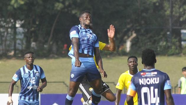 File image: Players of Minerva Punjab FC (Blue) and Real Kashmir FC (Yellow)(Karun Sharma/Hindustan Times)