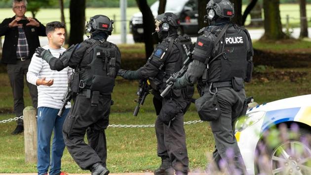 AOS (Armed Offenders Squad) push back members of the public following a shooting at the Masjid Al Noor mosque in Christchurch, New Zealand,, March 15, 2019.(REUTERS PHOTO)