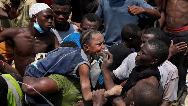 Rescue workers help carry a child at the site of a collapsed building containing a school in Nigeria’s commercial capital of Lagos. (Afolabi Sotunde / REUTERS) Rescue workers help carry a child at the site of a collapsed building containing a school in Nigeria’s commercial capital of Lagos. (Afolabi Sotunde / REUTERS)