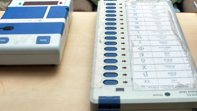 An Electronic Voting Machine (EVM) and Voter verifiable paper audit trail (VVPAT), at the election commission office.(Sakib Ali/HT Photo)