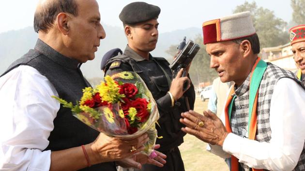 Mandi Lok Sabha MP Ram Swaroop Sharma with home minister Rajnath Singh. Sharma is banking on the welfare work done by him in his constituency to be renominated by his party.(HT File)