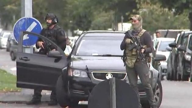 An image grab from TV New Zealand taken on March 15, 2019 shows armed New Zealand special forces arriving outside the mosque following a shooting in Christchurch.(AFP Photo)