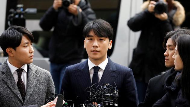 Seungri, a member of South Korean K-pop band Big Bang, arrives to be questioned over a sex bribery case at the Seoul Metropolitan Police Agency in Seoul, South Korea. (Kim Hong-Ji / REUTERS) Seungri, a member of South Korean K-pop band Big Bang, arrives to be questioned over a sex bribery case at the Seoul Metropolitan Police Agency in Seoul, South Korea. (Kim Hong-Ji / REUTERS)