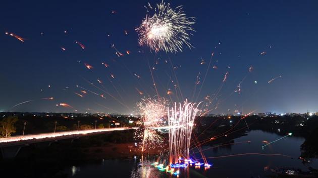 Fireworks on dispaly during the 91st Regatta at Boat Club in Pune, Maharashtra. (Pratham Gokhale / HT Photo) 