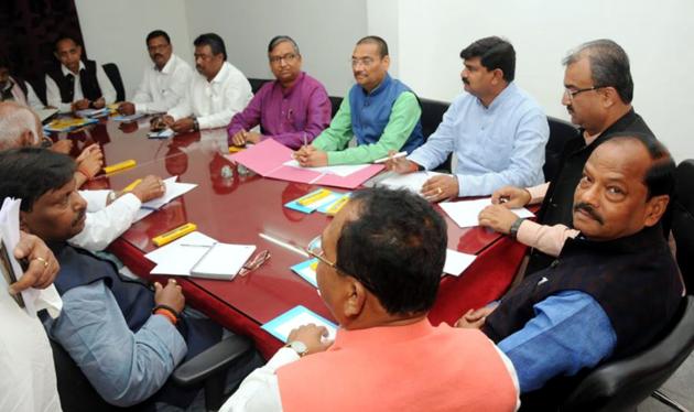 Chief minister Raghubar Das and senior party leaders attends the BJP election committee meeting for the Lok Sabha election at state BJP head quarters in Ranchi (HT) Chief minister Raghubar Das and senior party leaders attends the BJP election committee meeting for the Lok Sabha election at state BJP head quarters in Ranchi (HT)