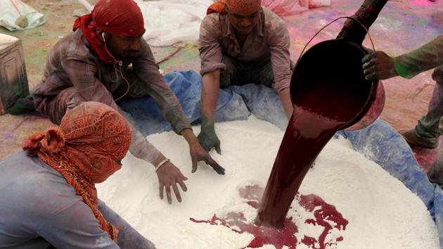 A pigment is then added to the arrowroot powder and mixed in thoroughly. Once the colour is absorbed by the powder it is left to dry. It is then sifted and packed into sacks. (Parveen Kumar / HT Photo) A pigment is then added to the arrowroot powder and mixed in thoroughly. Once the colour is absorbed by the powder it is left to dry. It is then sifted and packed into sacks. (Parveen Kumar / HT Photo)