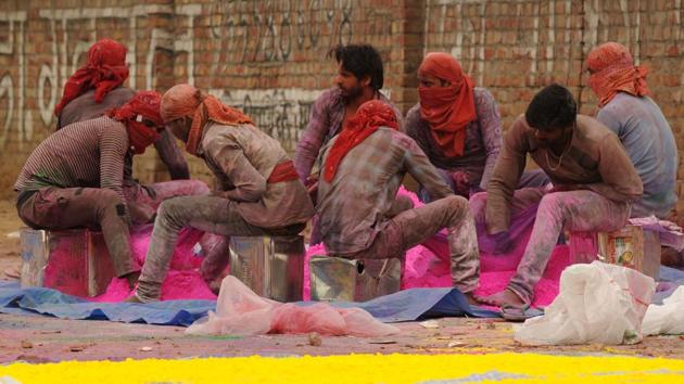 The process of creating these colours starts roughly 10 days before Holi. Every year, workers from Moradabad come to Gurugram and assist in the making of these colours. (Parveen Kumar / HT Photo) The process of creating these colours starts roughly 10 days before Holi. Every year, workers from Moradabad come to Gurugram and assist in the making of these colours. (Parveen Kumar / HT Photo)