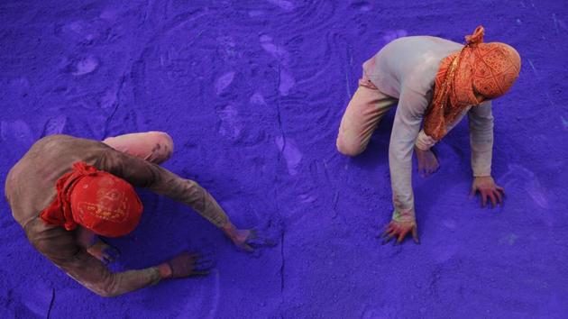 For Holi this year, the units have produced 110 sacks of colour. Each sack contains 50kgs of powder. Roughly 60-70 sacks have already been sold to shopkeepers while the rest will be sold in the coming week, manufacturers optimistically said. (Parveen Kumar / HT Photo) For Holi this year, the units have produced 110 sacks of colour. Each sack contains 50kgs of powder. Roughly 60-70 sacks have already been sold to shopkeepers while the rest will be sold in the coming week, manufacturers optimistically said. (Parveen Kumar / HT Photo)