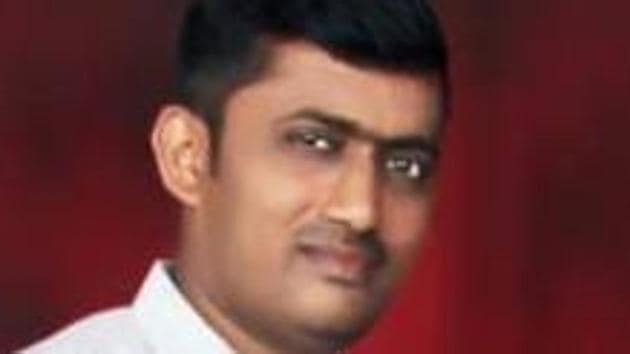 Vijay Bhagwat fractured his right shoulder in the bridge collapse. (HT) Vijay Bhagwat fractured his right shoulder in the bridge collapse. (HT)